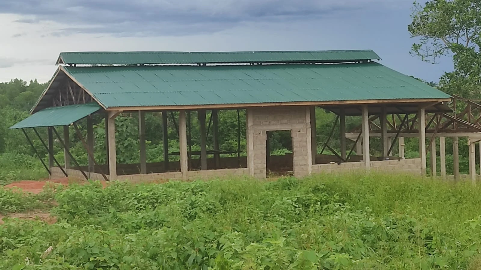 Cerramiento de la nave principal de la granja